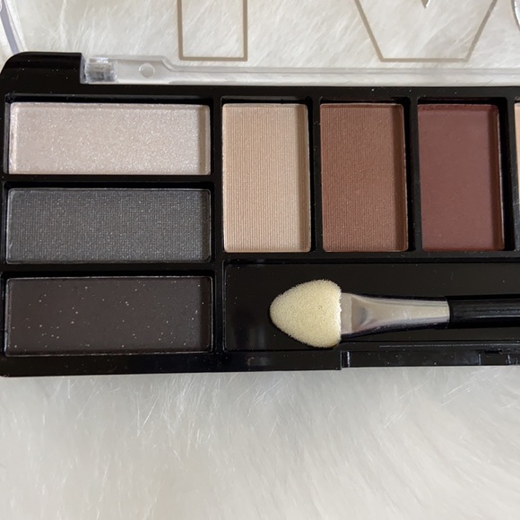 L.A. Colors 12 color eyeshadow palette in blushing nudes. - Picture 4 of 5
